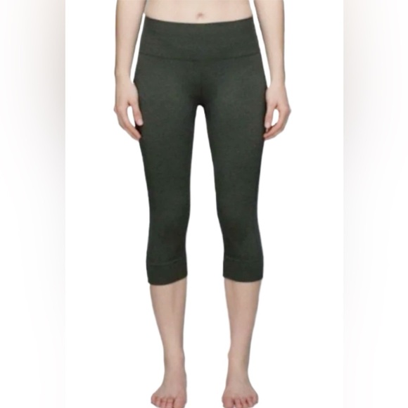 Lululemon Seamlessly Street Crop Leggings Gray Size 8 Ribbed Hem Yoga - Picture 1 of 6